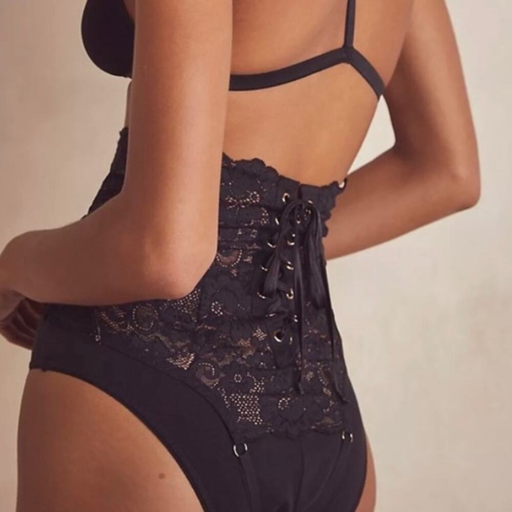 We Are HAH Hot as Hell Free People Top 2 Bottom Cami Convertible Lace Large New - Picture 3 of 12